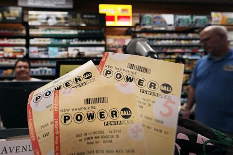 Powerball jackpot increases to $1.55 billion after no one wins .
